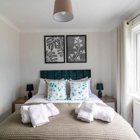 Spacious Sea View 2 Bedroom Sleeps 6-Free Parking 伯恩茅斯 外观 照片
