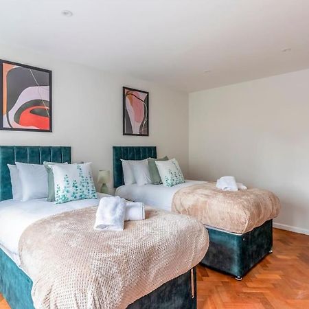 Spacious Sea View 2 Bedroom Sleeps 6-Free Parking 伯恩茅斯 外观 照片